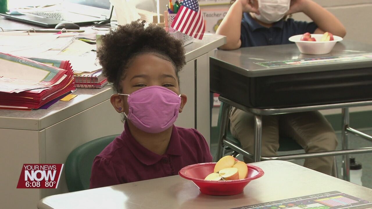 Liberty Arts Magnet kindergarteners participate in the 2021 Great Lakes Great Apple Crunch